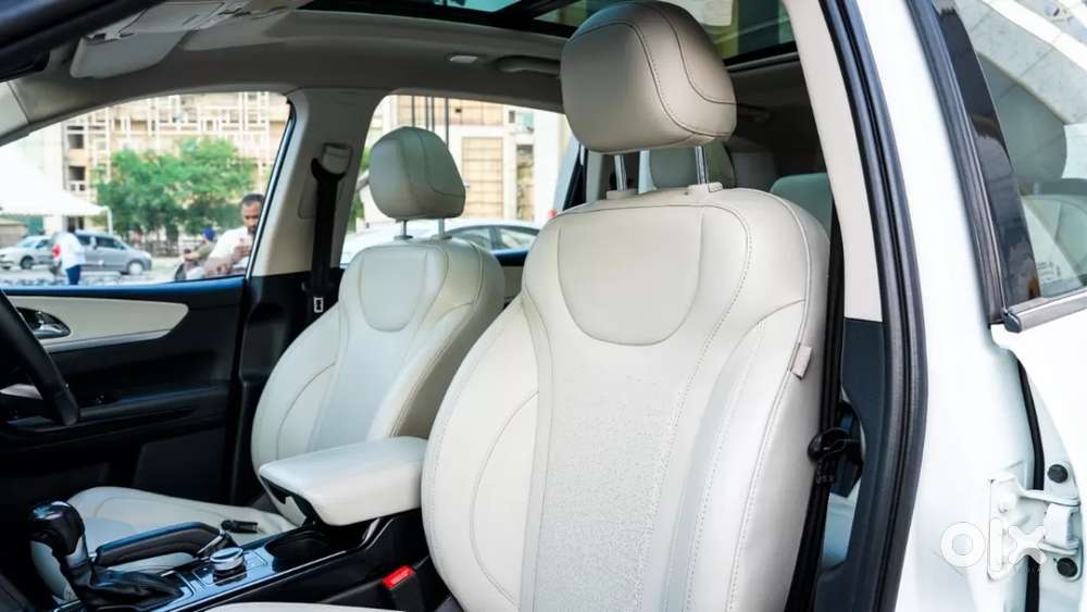 Mahindra Xuv700 2.0 Ax 7 Petrol At Str, 2022, Petrol