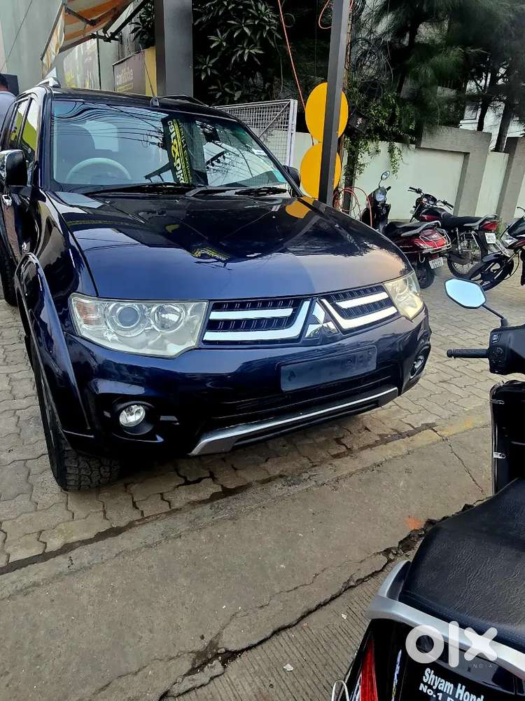 Mitsubushi Pajero Sports