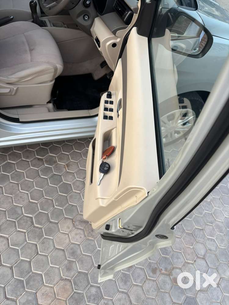 Maruti Suzuki Ertiga Vxi At Petrol, 2019, Petrol