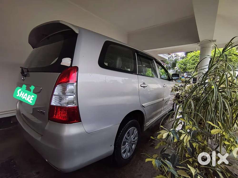 Toyota Innova 2012 Diesel Good ( Rate Is Negotiable)