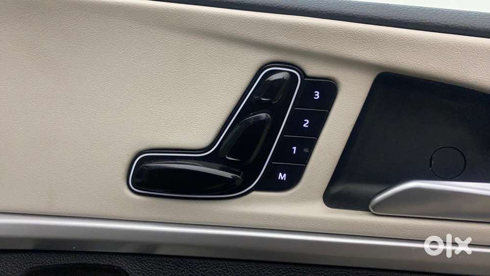 Mahindra Xuv700 2.2 Ax 7 Diesel At Luxury Pack Str, 2022, Diesel