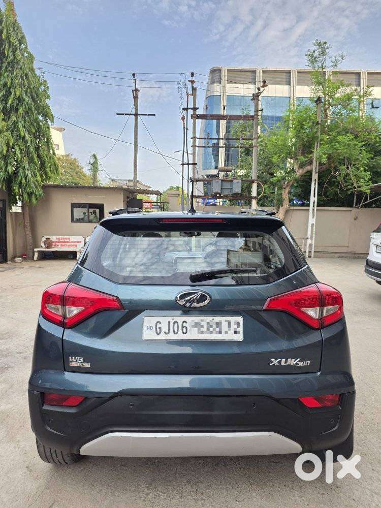 Mahindra Xuv300 1.2 W8 (o) Amt Petrol, 2021, Petrol
