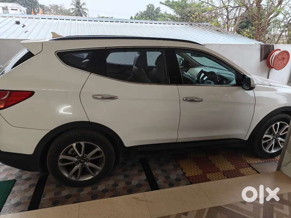 Hyundai Santa Fe 2015 Diesel 90000 Km Driven