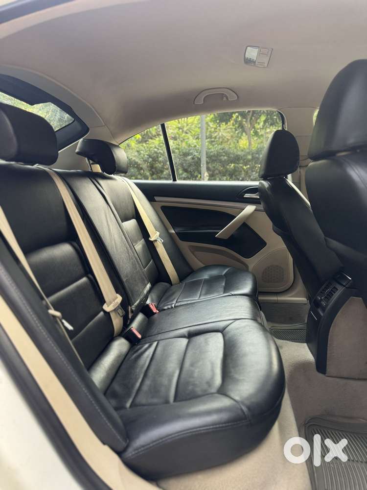 Skoda Laura Ambition 2.0 Tdi Cr At, 2010, Diesel