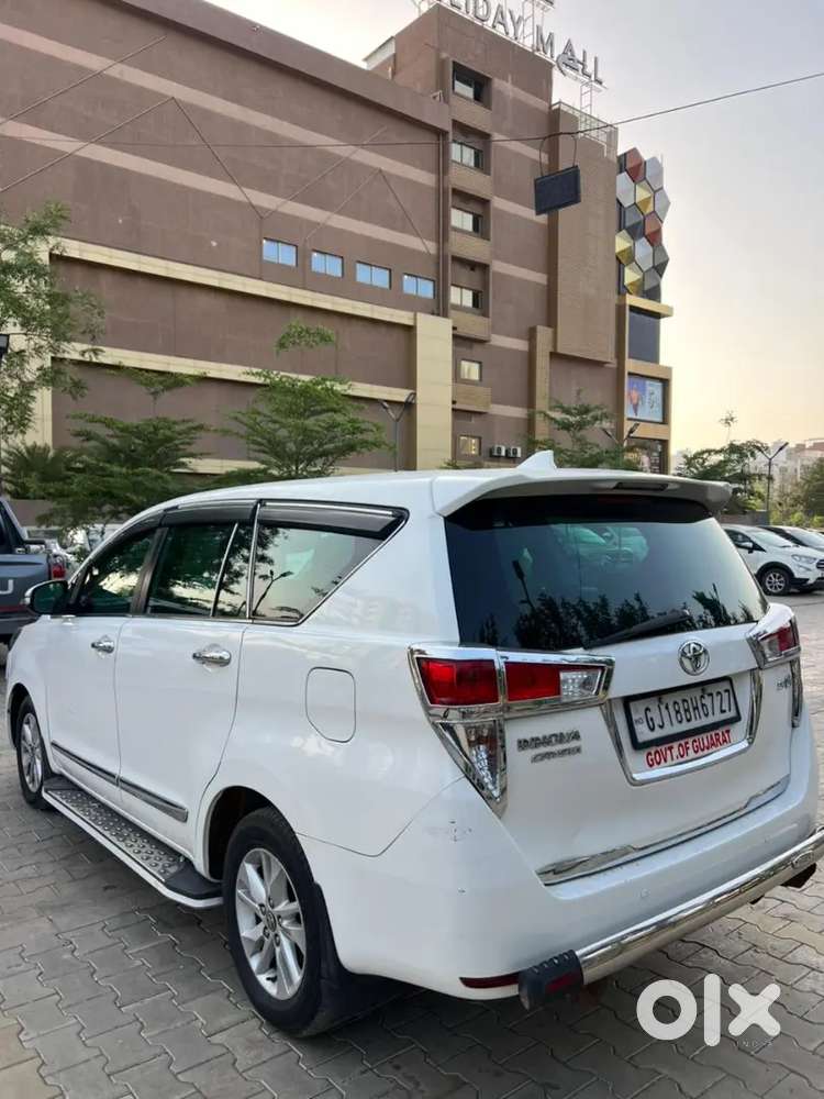 1640000 Price Of Innova Crysta