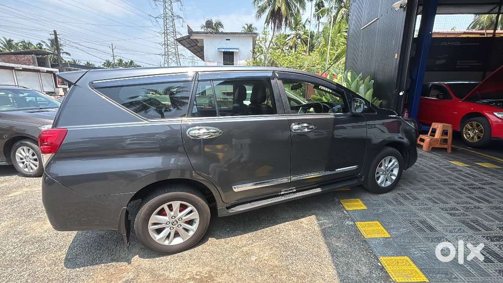 Toyota Innova Crysta 2017 Diesel Well Maintained