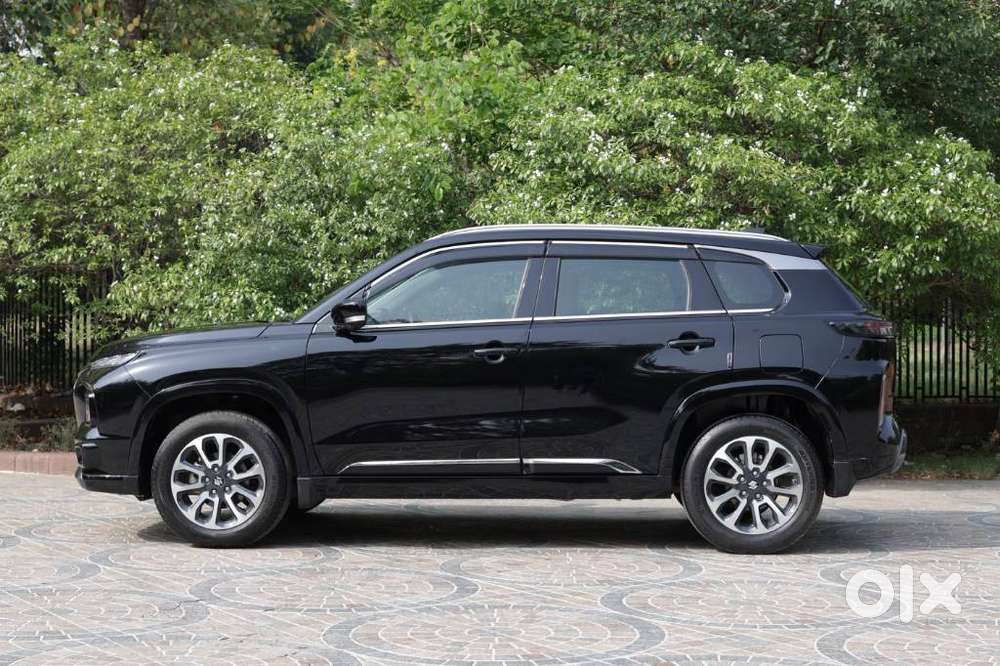 Maruti Suzuki Grand Vitara 1.5 Alpha Plus Intelligent Hybrid Ecvt, 2..