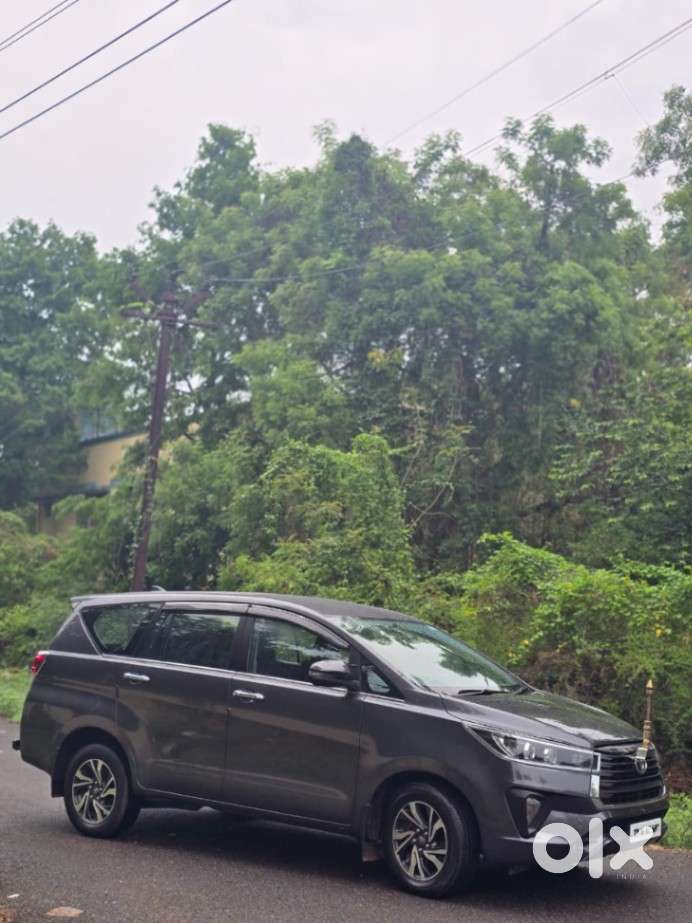 Toyota Innova Crysta 2.7 V, 2023, Petrol