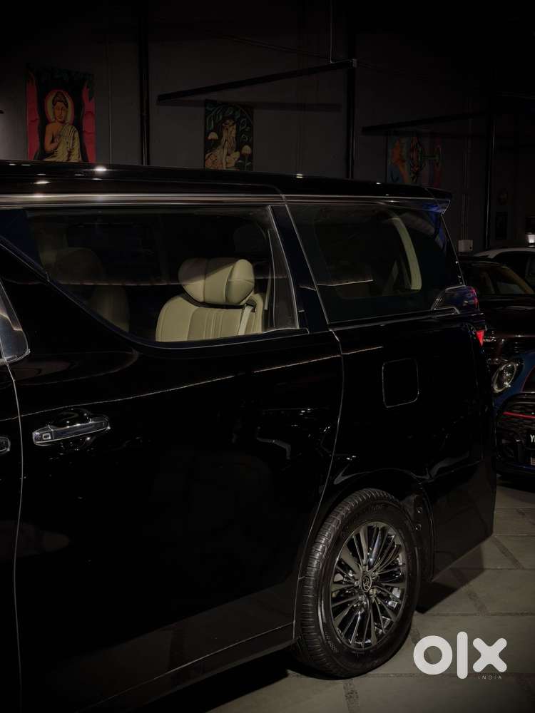 Toyota Vellfire Vip – Executive Lounge, 2023, Petrol