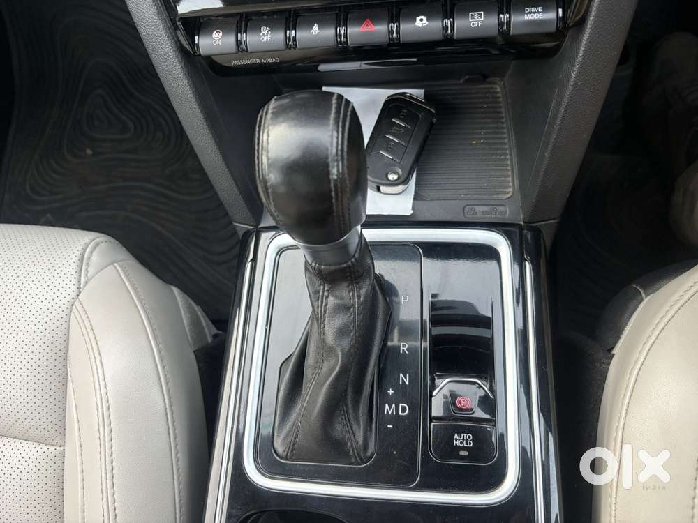 Mahindra Xuv700 2.2 Ax 7 Diesel At Luxury Pack Str Awd, 2022, Diesel