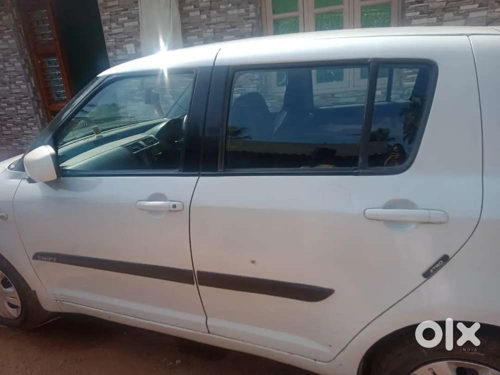 Maruti Suzuki Swift 2009 Petrol 99000 Km Driven