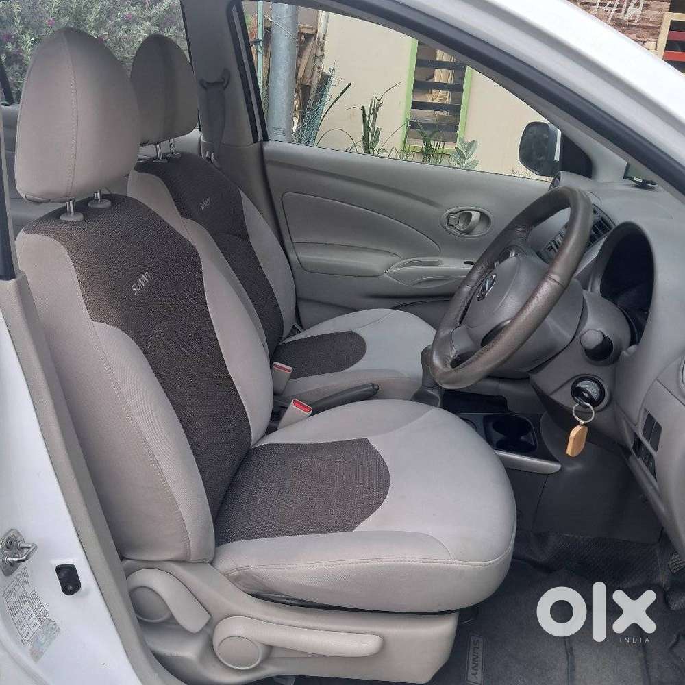 Nissan Sunny, 2012, Petrol