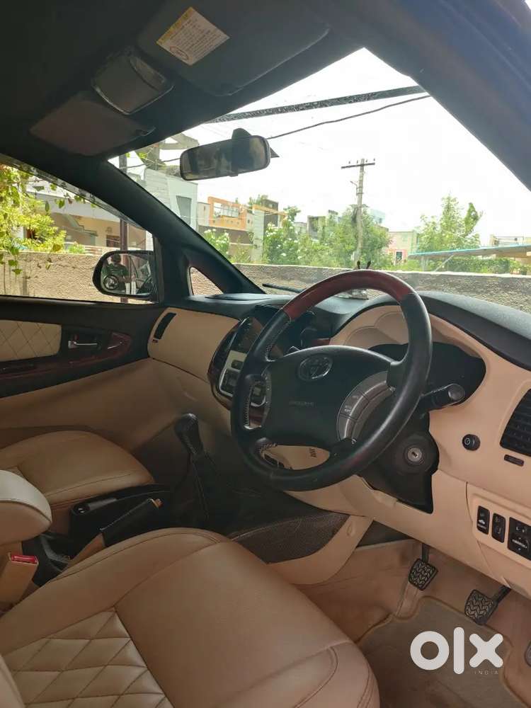 Toyota Innova 2.5 V 2010