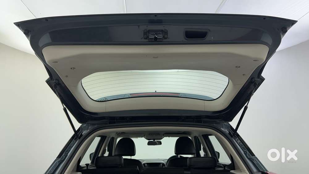 Mahindra Xuv300 W8, 2022, Petrol