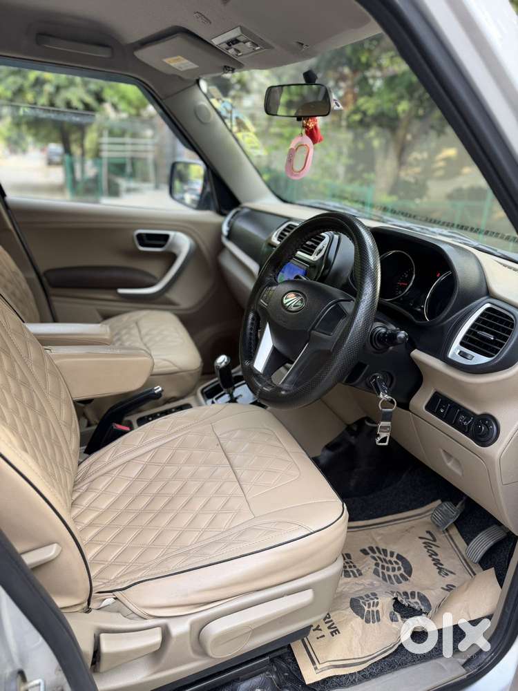 Mahindra Tuv 300 T8 Plus Amt, 2017, Diesel