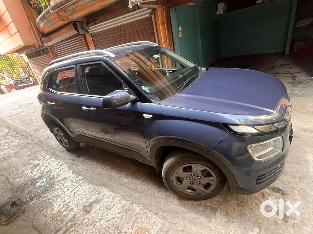 Hyundai Venue 2024 Petrol Well Maintained
