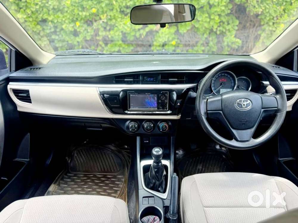Toyota Corolla Altis 1.8 J, 2015, Petrol