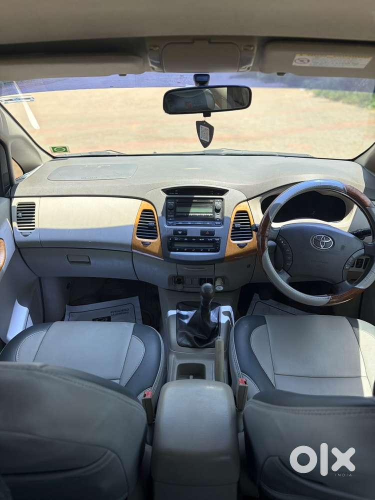 Toyota Innova 2.5 V Diesel 8-seater, 2009, Diesel