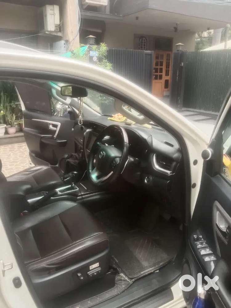 Toyota Fortuner White 2019 Petrol 80000 Km Driven Automatic