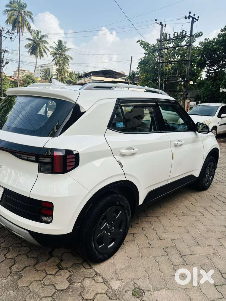 Hyundai Venue 1.2 S (o), 2023, Petrol