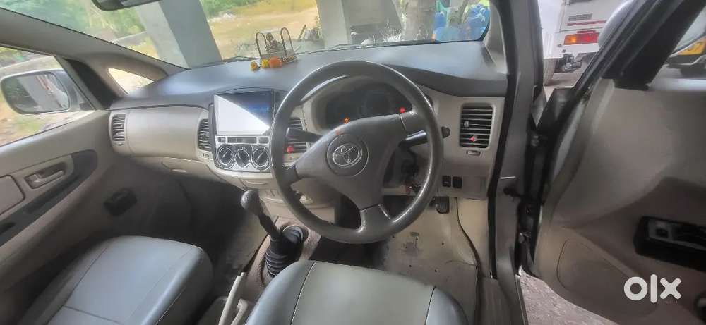 Toyota Innova 2.5g 8 Seater