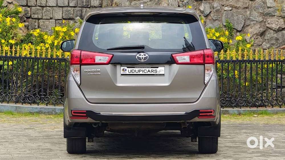 Toyota Innova Crysta 2.4 G Mt 8s, 2023, Diesel