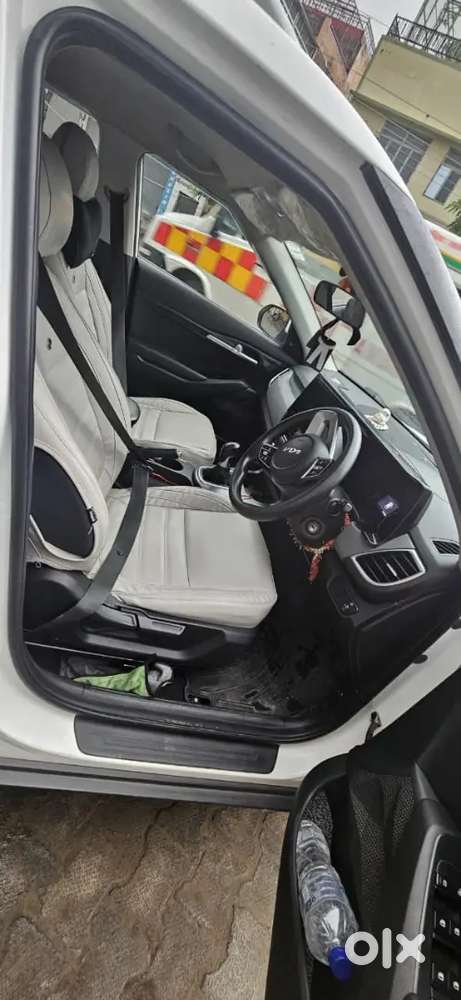 Single Hand Drive By A Doctor
