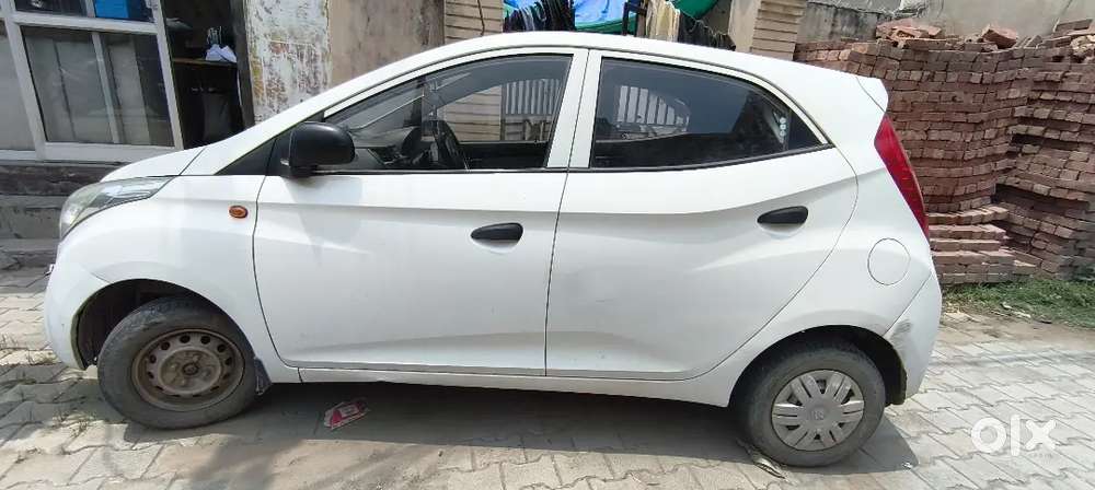  Model: 2014
 Variant: Eon D-lite
 Fuel Type: Petrol
 Ownership: 2