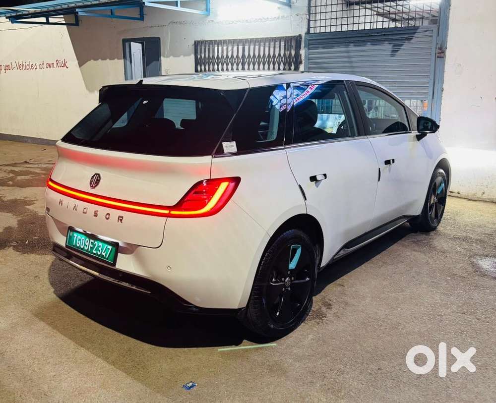 Mg Windsor Ev 2025 Electric 20000 Km Driven