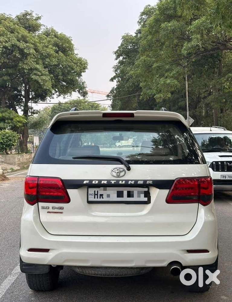 Toyota Fortuner Legender 2013 Diesel 120000 Km Driven