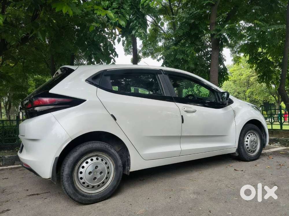 Govt. Officer Driven Tata Altroz Petrol (only 23,351 Km)