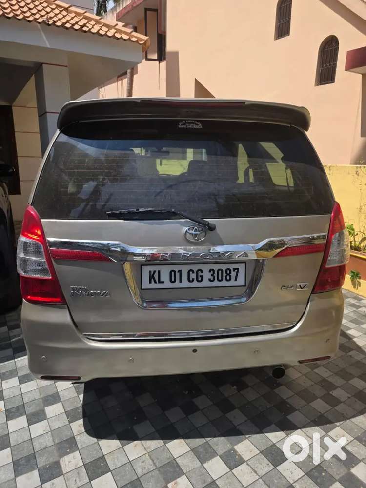 Toyota Innova 2.0 V 2010
