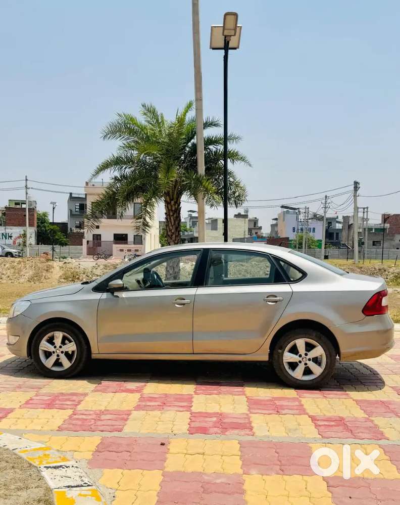 Skoda Rapid 2016 Diesel Well Maintained With New Tyre,valid Insurance.
