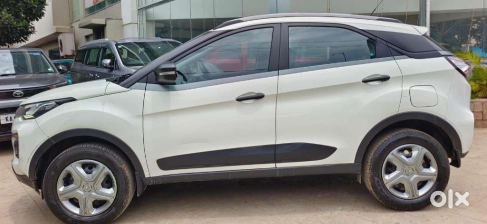 Tata Nexon 1.2 Revotron XMA AMT (S), 2020, Petrol