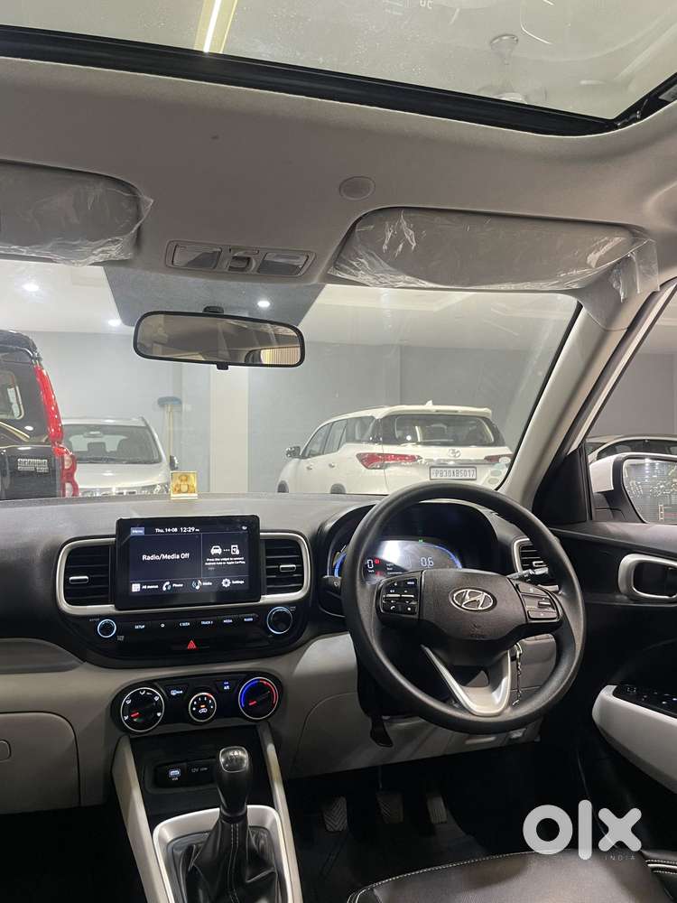 Hyundai Venue S (o) 1.2 Petrol Knight Edition, 2024, Petrol