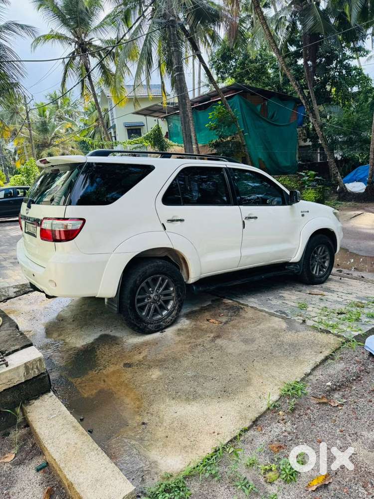 Toyota Fortuner 3.0 4x4 Manual, 2011, Diesel