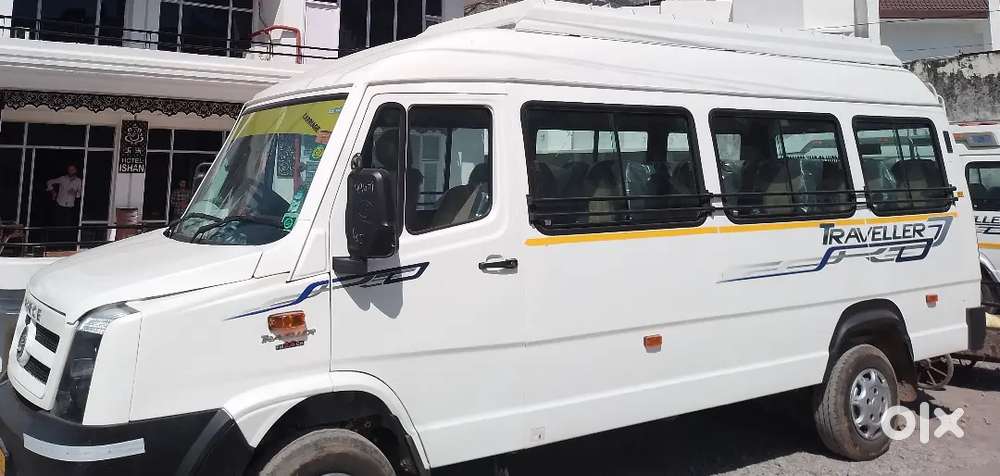 17 Seater Tempo Traveller