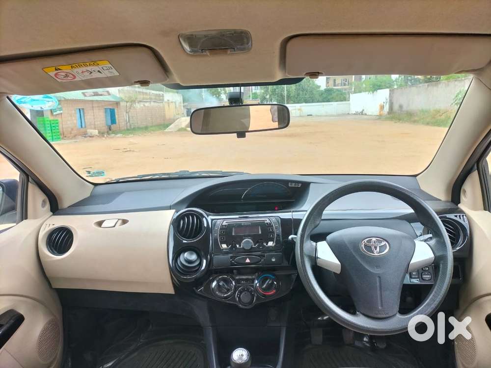 Toyota Etios Liva V Dual Tone, 2017, Petrol