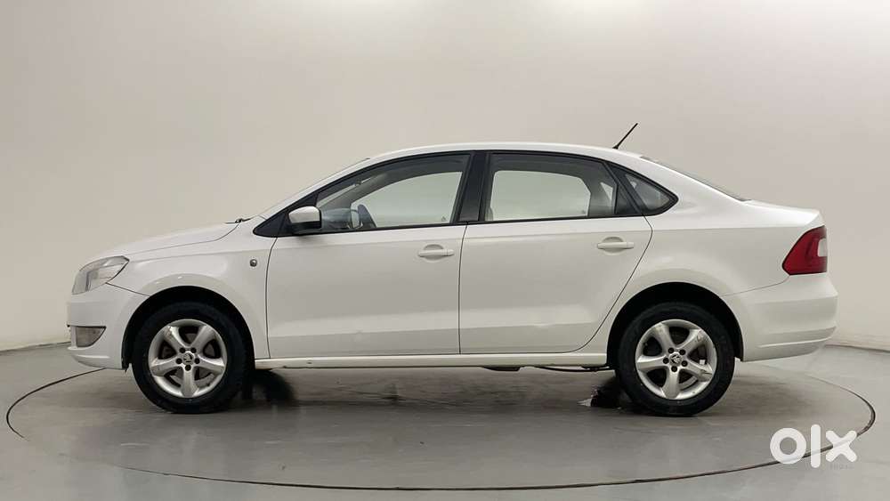 Skoda Rapid 1.6 Mpi Ambition, 2015, Petrol