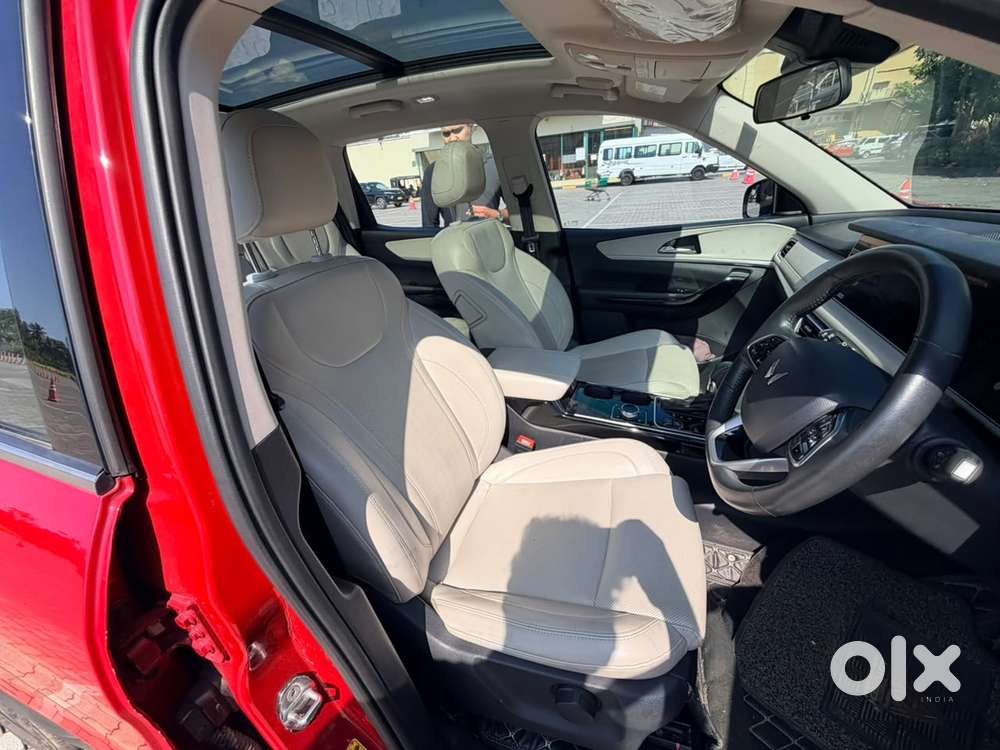 Mahindra Xuv700 2.0 Ax 7 Petrol At Luxury Pack Str, 2021, Petrol