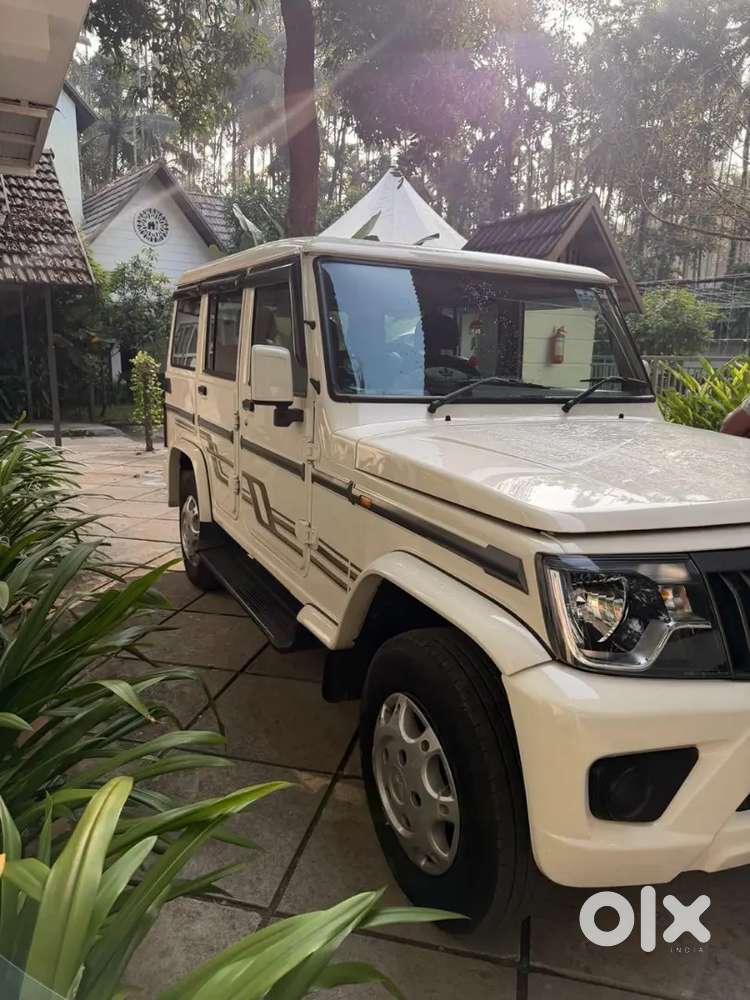 Mahindra Bolero B6 White