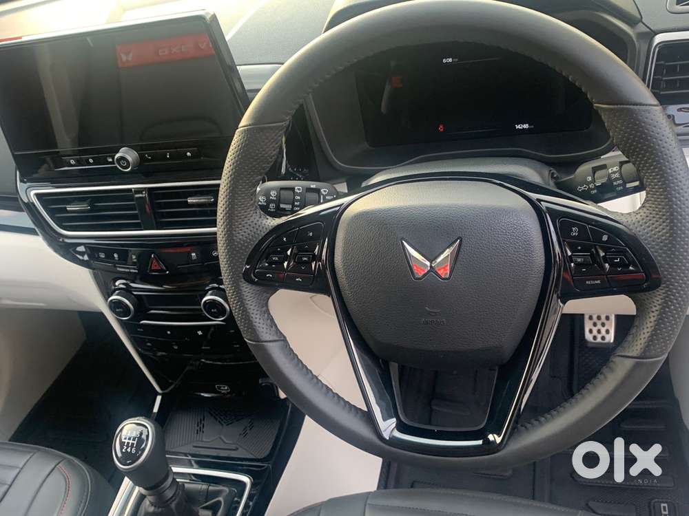 Urgent Sale Mahindra Xuv 3xo Ax5l Pg Mt - 2024 Model Low Km Driven