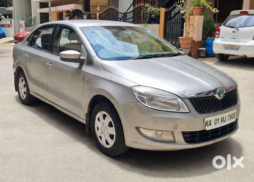 Skoda Rapid 1.6 MPI AT Ambition Plus, 2013, Petrol