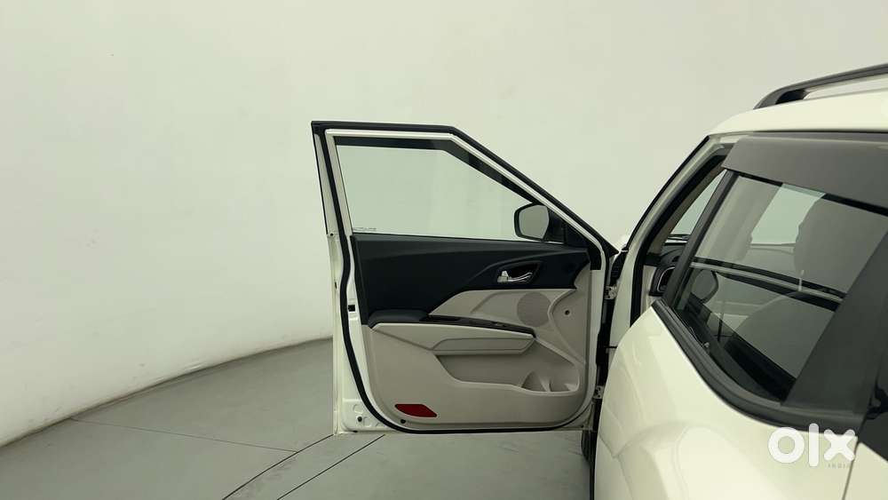 Mahindra Xuv300 W8 (o) 1.5 Diesel Amt, 2023, Diesel