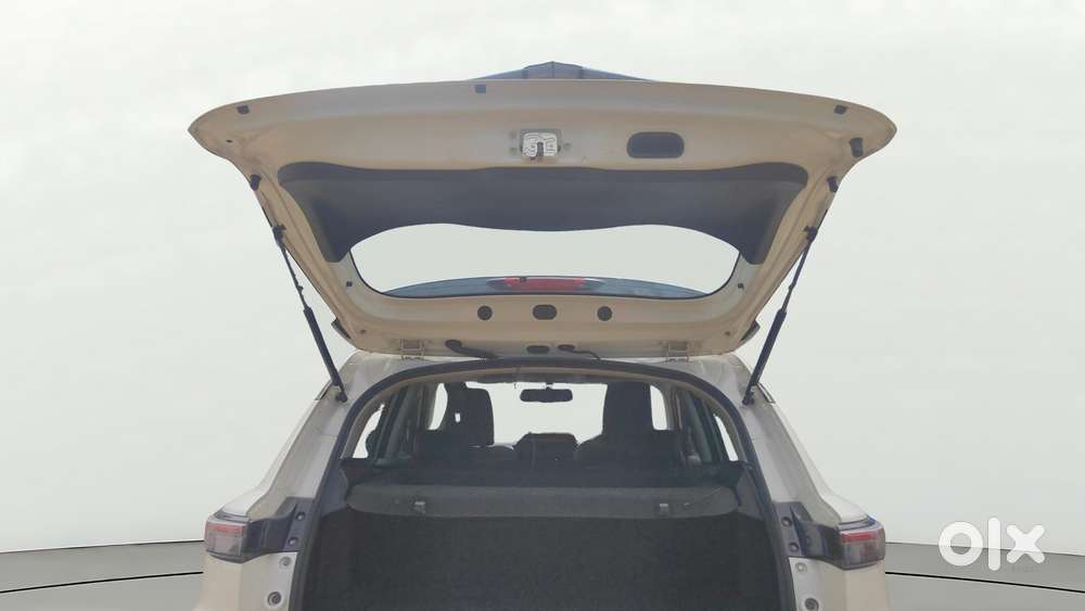 Maruti Suzuki Grand Vitara 1.5 Alpha Plus Intelligent Hybrid Ecvt, 2..