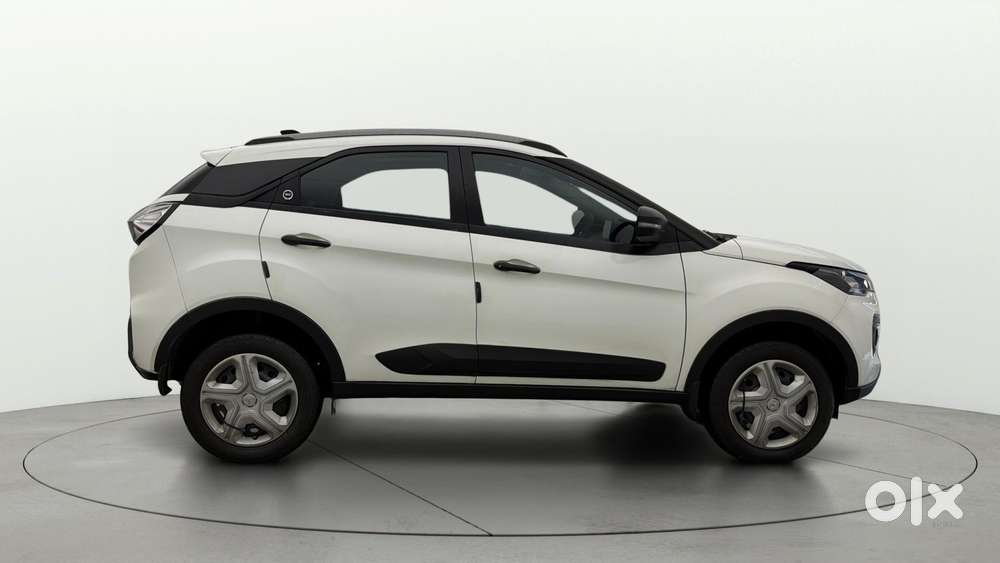 Tata Nexon 1.2 Revotron Xm (s), 2023, Petrol