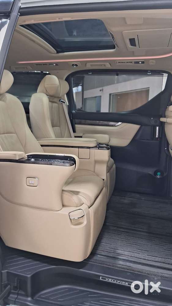 Toyota Vellfire 2.5 Hybrid, 2023, Petrol