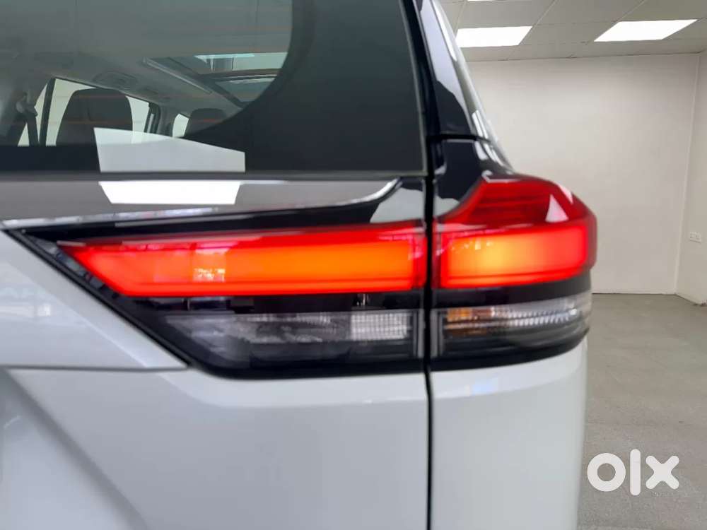 Toyota Innova Hycross 2.0 Zx (o) Hybrid 7 Str, 2025, Petrol