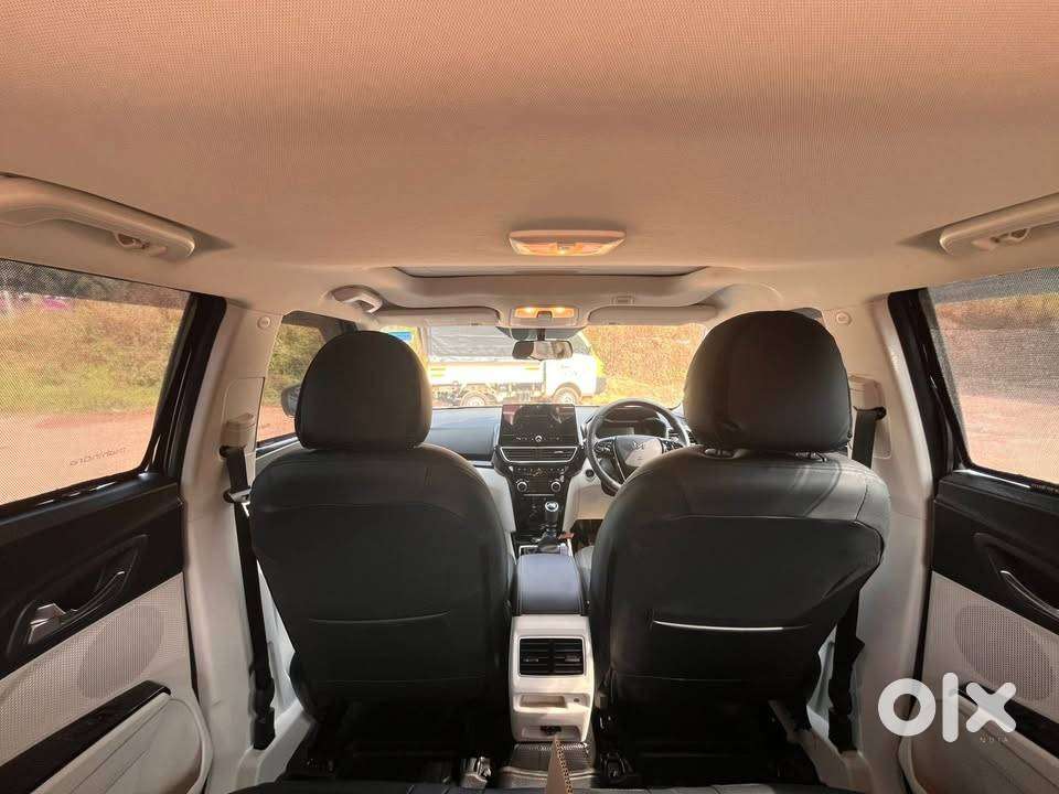 Mahindra Xuv300 Ax5 Petrol 2024