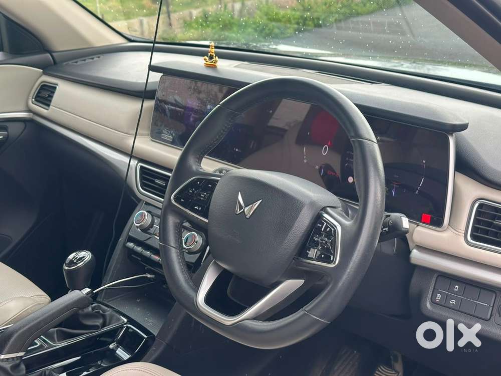 Mahindra Xuv700 Petrol 2022 Low Run Well Maintained
